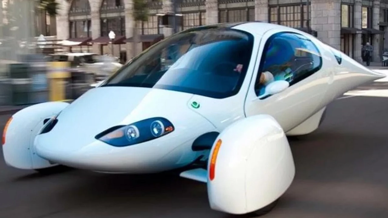 Tiene tres ruedas y funciona con luz solar: conocé al auto eléctrico más eficiente del mundo