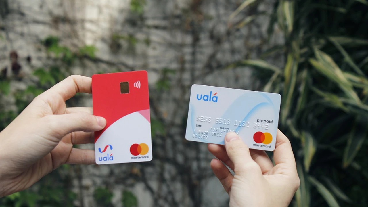 Ualá se sube al "contactless" y anuncia la primera tarjeta vertical del mercado argentino