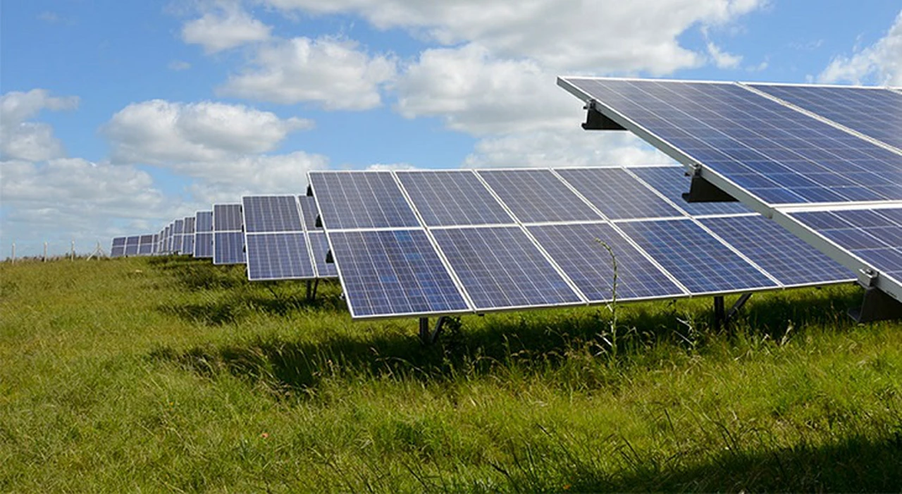 Energía sustentable: una empresa de Argentina logró el récord mundial de paneles solares instalados