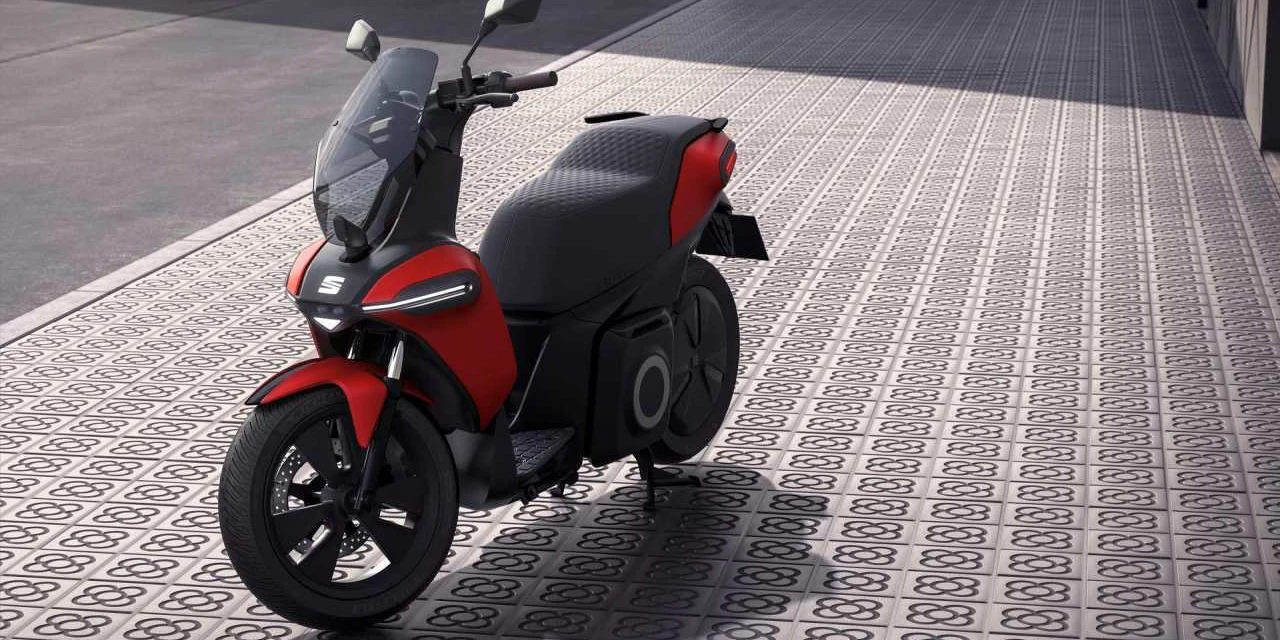 La marca española Seat lanza una moto eléctrica con 15 km de autonomía y batería extraíble