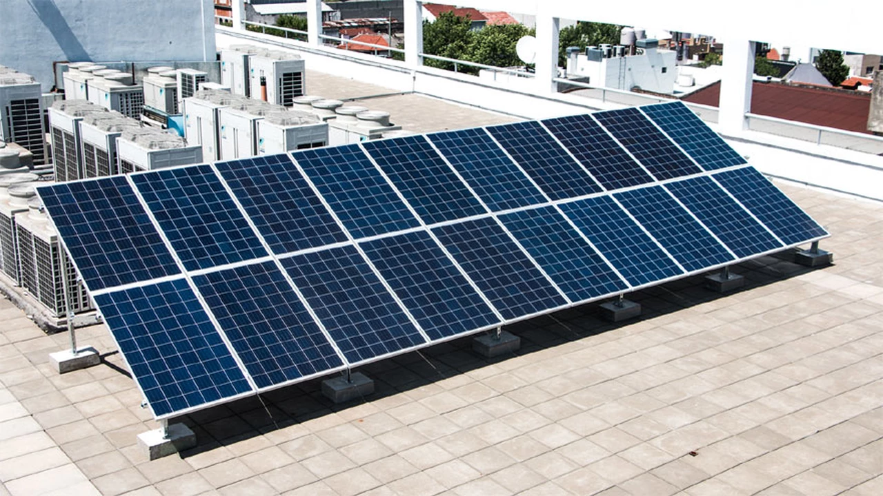 Genera energía solar y distribuye a la red: una tecnológica argentina es la primera en Buenos Aires