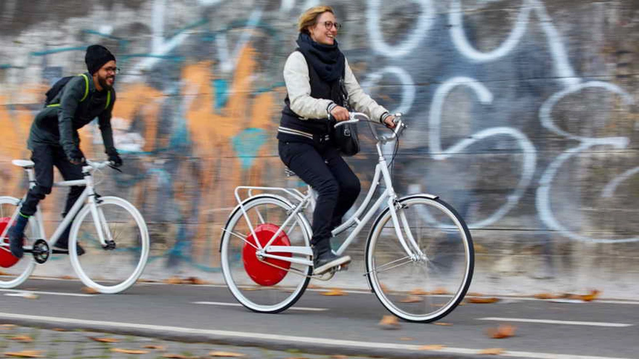Movilidad urbana: esta rueda es capaz de convertir cualquier bicicleta en una eléctrica