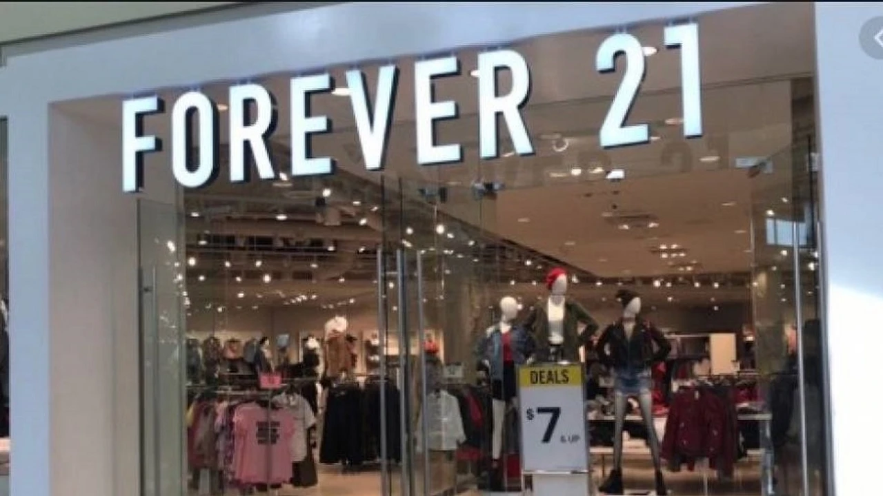 Forever 21 se reinventa: deja atrás los locales y pasa a una estrategia con foco en el eCommerce
