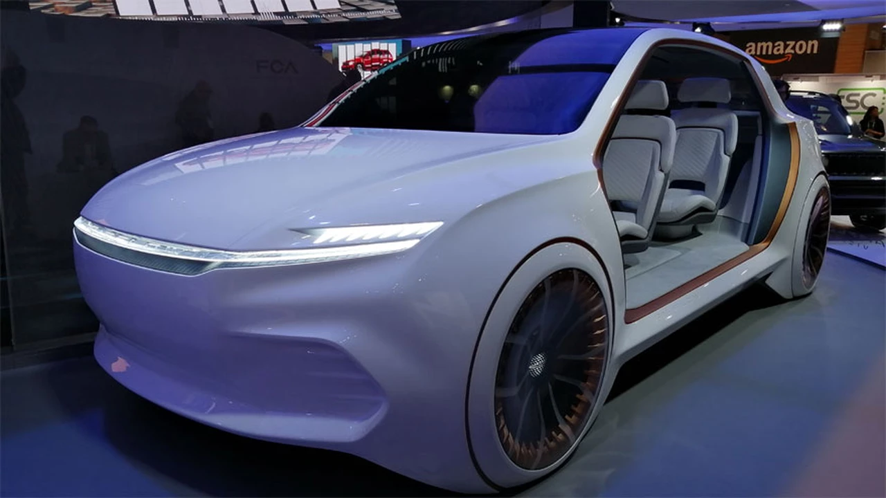 Múltiples pantallas y controles táctiles: así Fiat-Chrysler imagina el auto que manejarás en el futuro