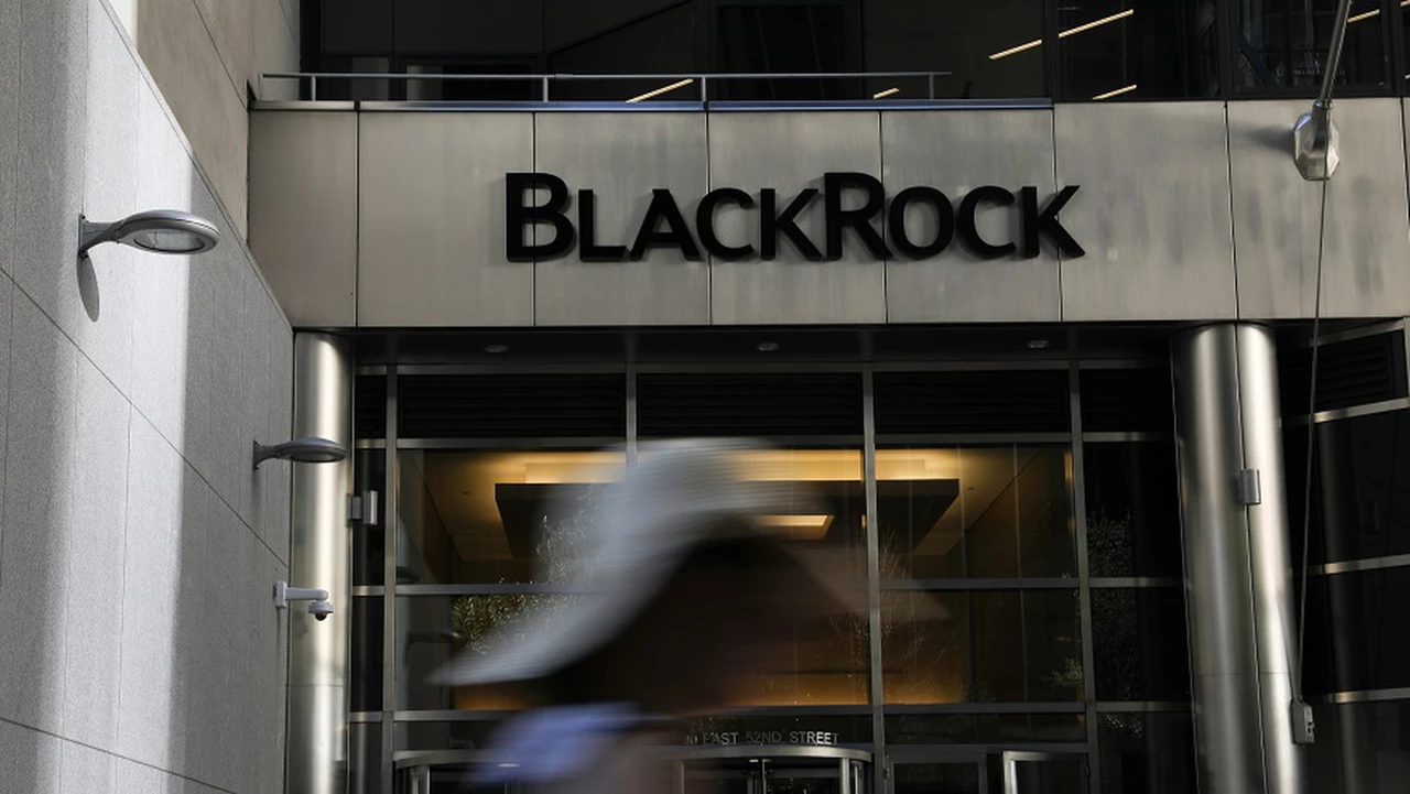 Otro indicador de problemas cripto: BlackRock cerrará ETF de bitcoin en Estados Unidos