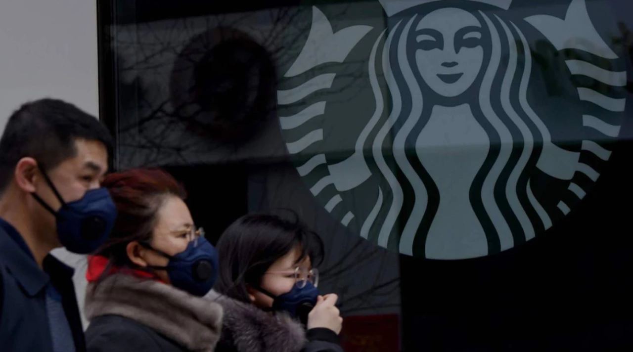 Emergencia en China por el coronavirus: Starbucks cierra 2.000 sucursales y teme por un desbalance en sus números