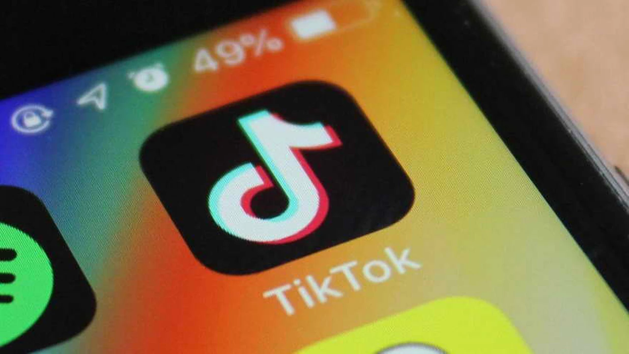 Denuncia a la aplicación del momento: acusan a TikTok de hacer ciberespionaje
