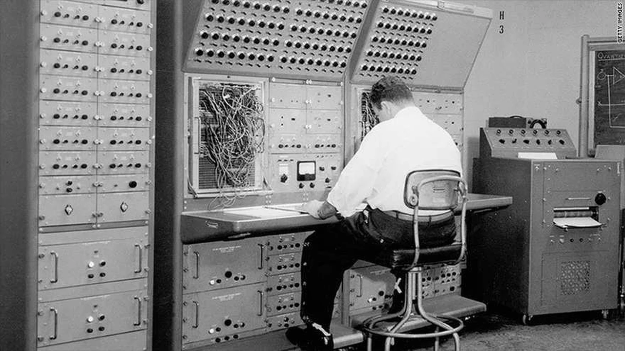 Este programa informático de 1958 sigue usándose en pleno siglo XXI: el motivo por el que aún sobrevive