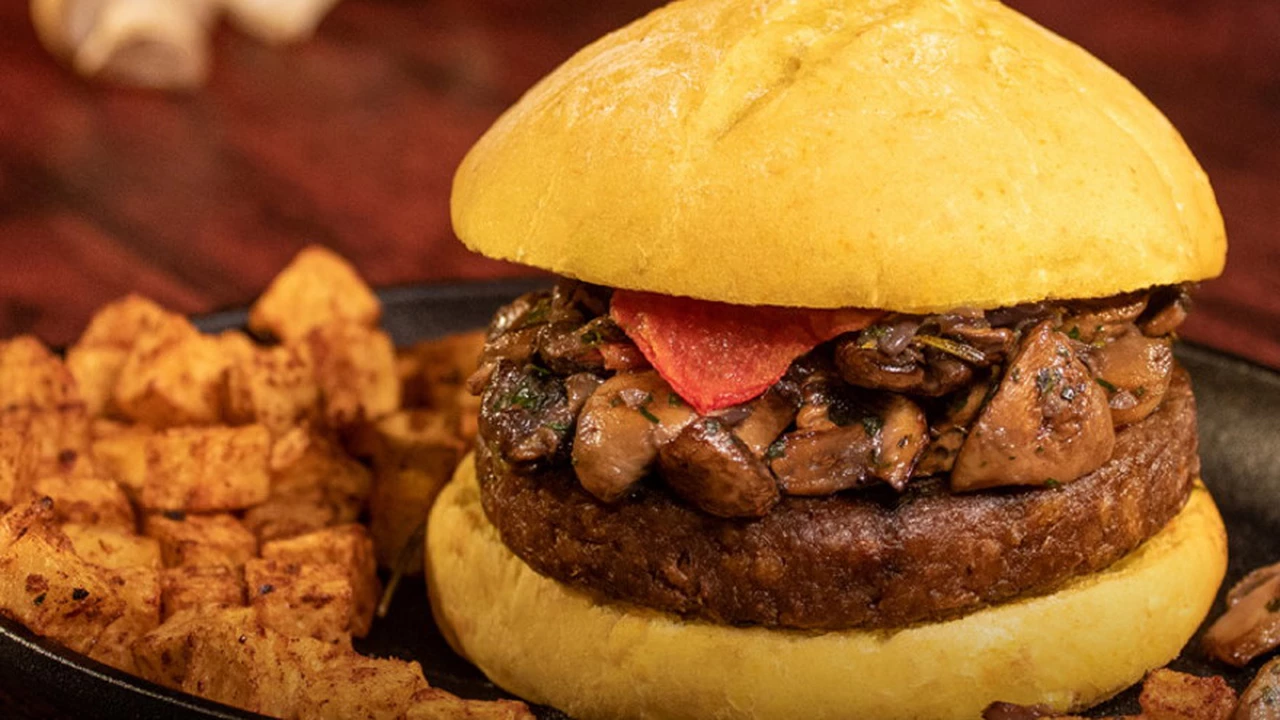 Notco lanza su hamburguesa 4.0 con delivery en Argentina: selló alianza con la startup local Simpleat