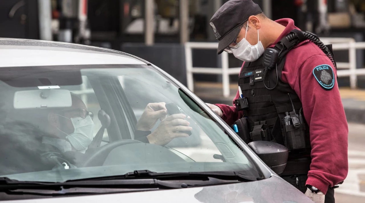 Cuarentena en la ciudad: la policía usará teléfonos celulares para controlar la circulación vehicular