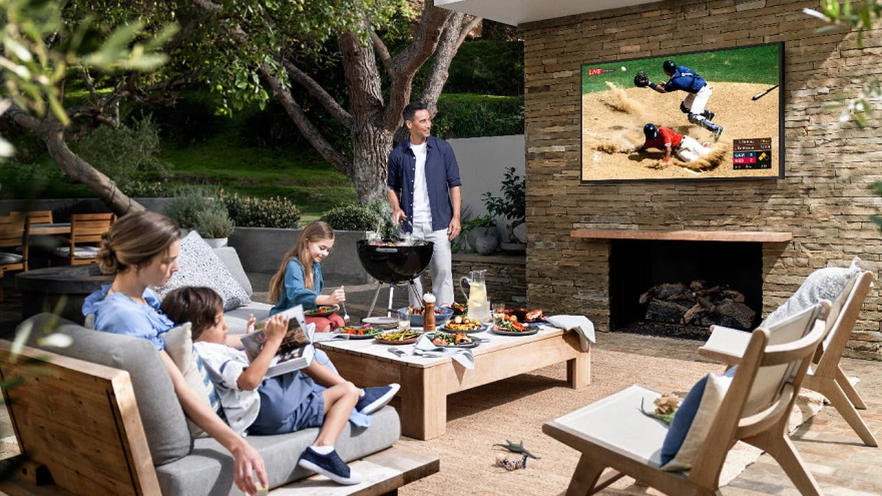 ¿La comprarías?: Samsung lanzó una espectacular TV 4K diseñada para usarse para patios y terrazas