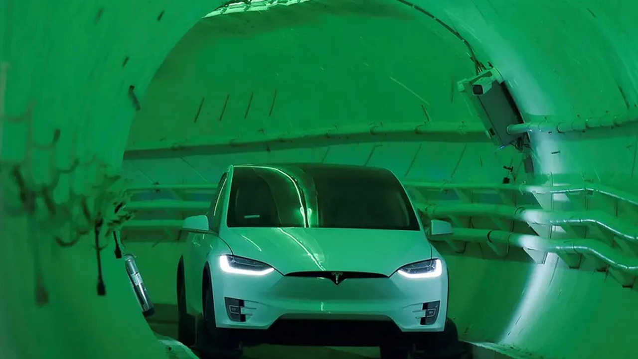La nueva "locura" de Elon Musk: ya están listos sus túneles de alta velocidad para coches autónomos