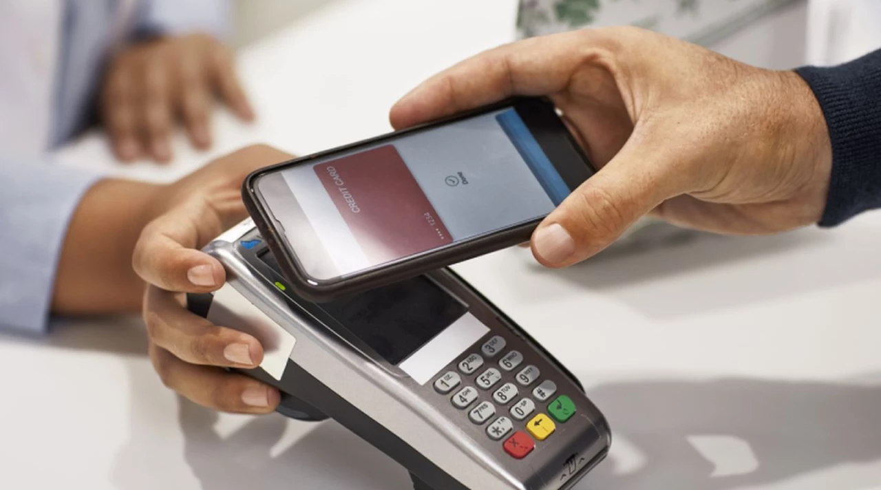 Paradoja: Visa y Mastercard te ofrecen un nuevo método de pago para que no tengas que llevar tarjetas de crédito