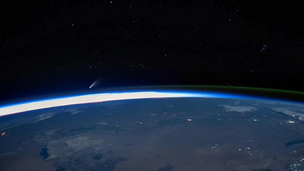 Este impresionante video en alta definición muestra el paso del cometa Neowise cerca de la Tierra