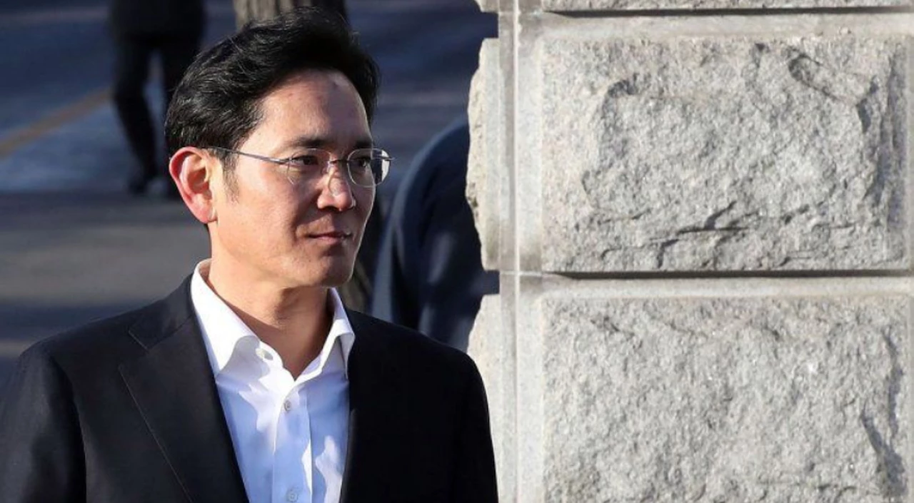 El heredero y vicepresidente de Samsung, condenado a dos años y medio de cárcel: ¿de qué se lo acusa?