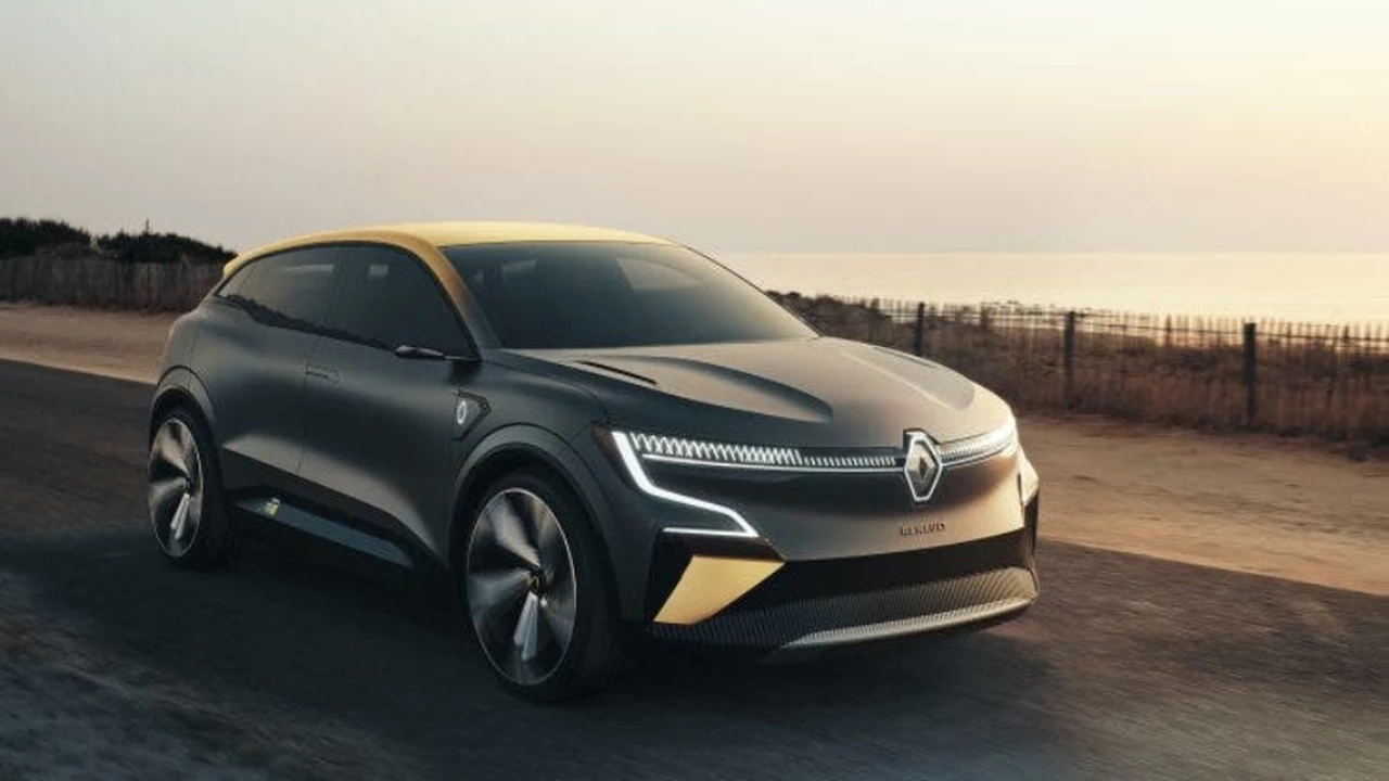 El Renault más vendido se actualiza: así es el Megane eVision, un híbrido con 450 km de autonomía