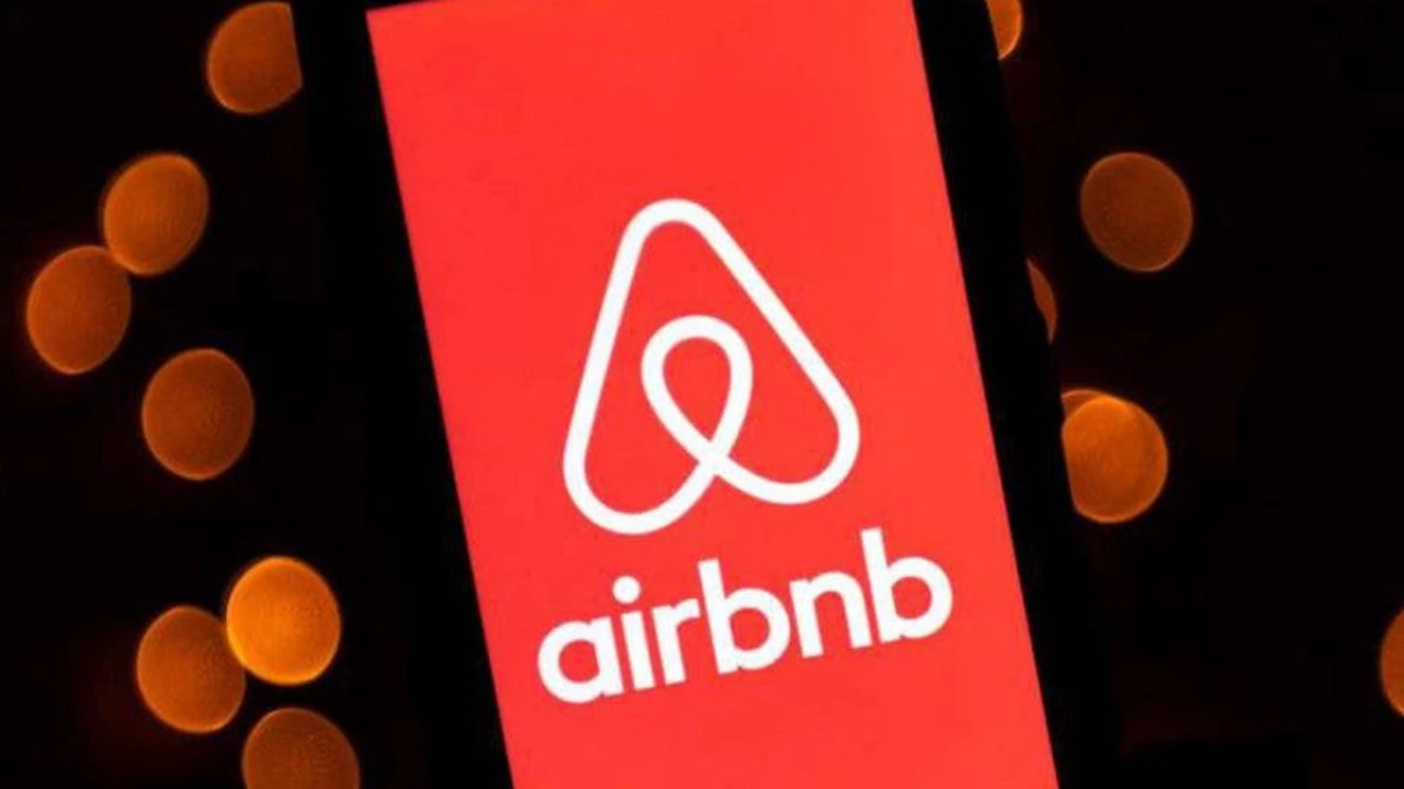 Con balances en rojo, Airbnb se prepara para salir a bolsa: ¿cuánto cayeron sus ingresos?
