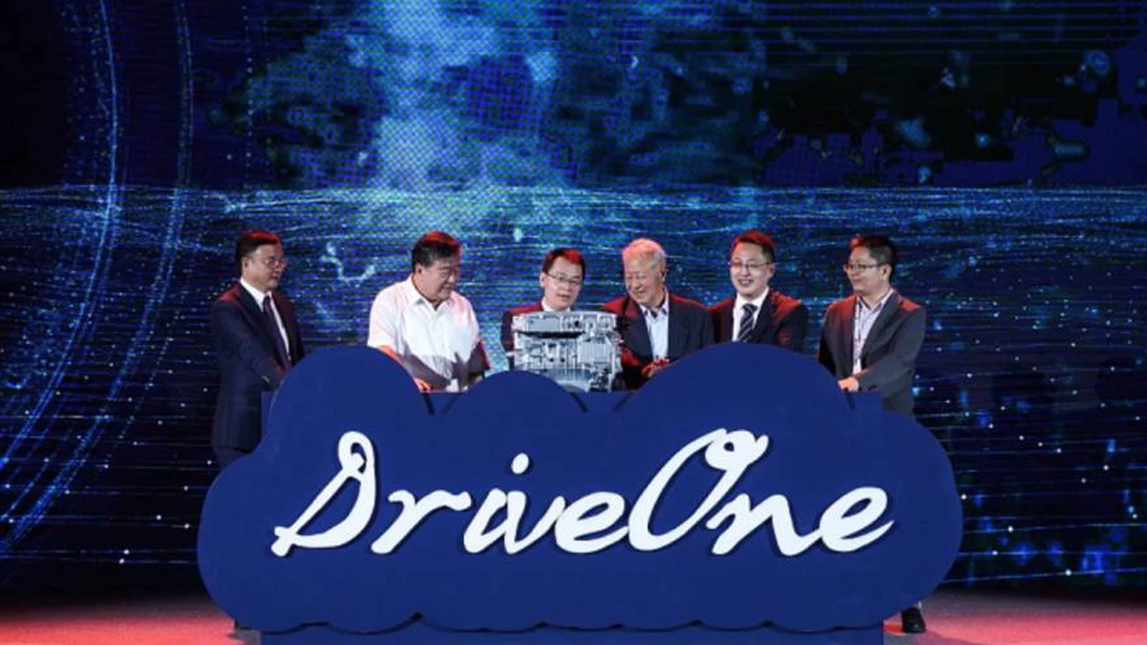 Tras superar a Apple en ventas, Huawei va por más: así será DriveOne, su auto eléctrico de carga "ultrarrapida"