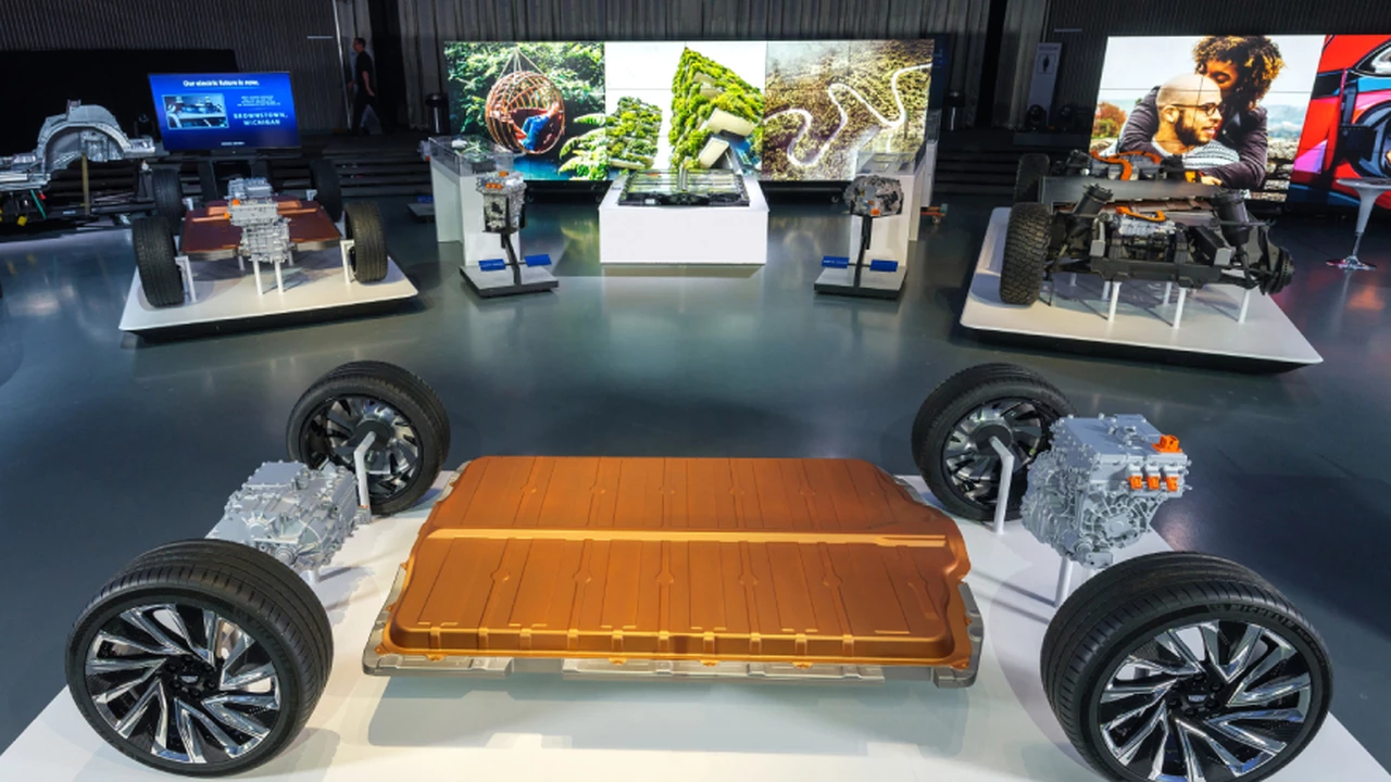 Apuesta total a la movilidad sustentable: General Motors planea lanzar 30 vehículos eléctricos hacia el 2025