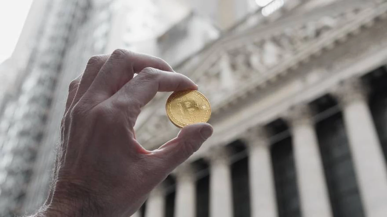 Según su director de finanzas, este gigante fondo de inversiones comenzó "a incursionar" en Bitcoin
