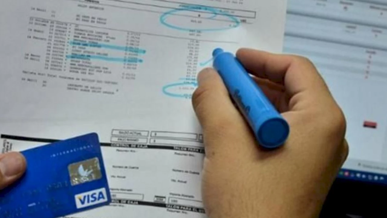 Impuestazo a las tarjetas de crédito en la Ciudad: ¿se puede no pagar y reclamar?