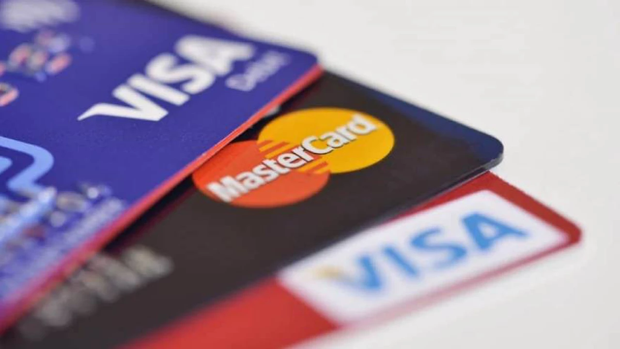 Las tarjetas ya no quieren ser más sólo tarjetas: cómo es el plan reconversión de Visa y Mastercard