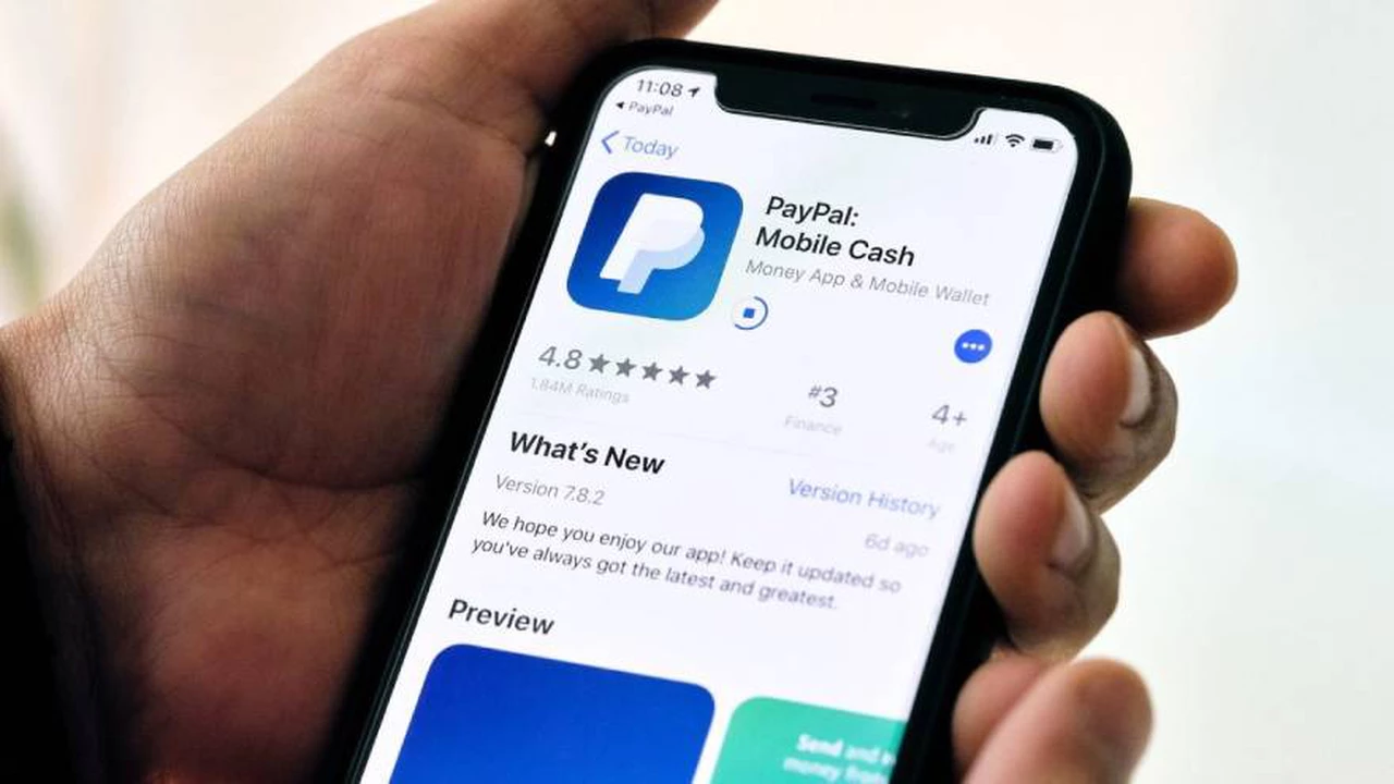 PayPal lanza una tarjeta Mastercard que te paga por cada compra: así funciona