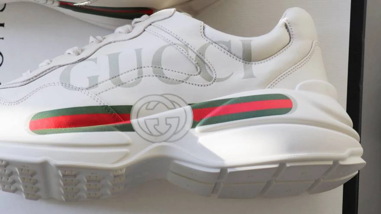 Gucci se sube al NFT: cuál es la millonaria cifra que pretende obtener por un par de "zapatillas virtuales"