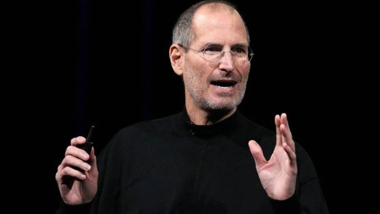 Liberarse de los servicios de las compañías: conocé el último proyecto de Steve Jobs en Apple