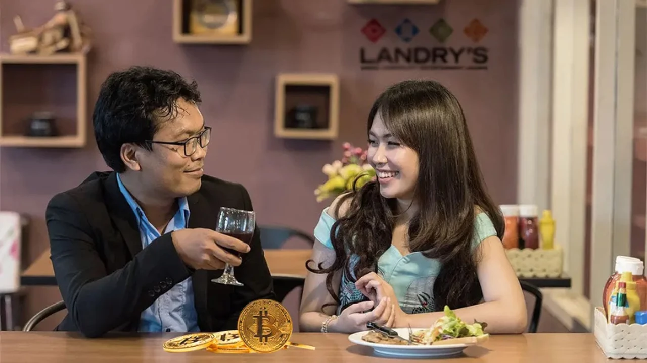 ¿Salir a comer y pagar con Bitcoin?: más de 600 restaurantes aceptarán criptos como forma de pago