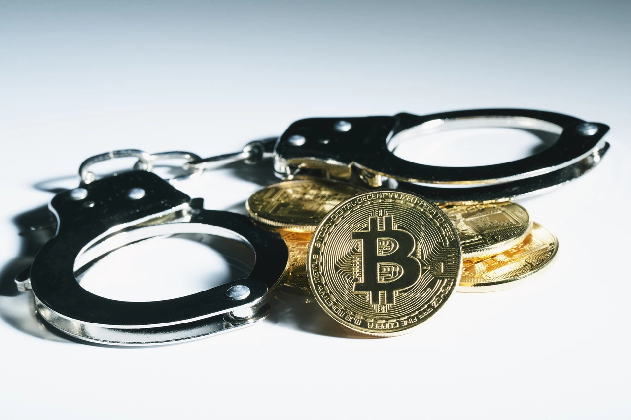 Arrestan al fundador de Bitcoin Fog por lavar u$s335 millones en criptomonedas a través de su empresa