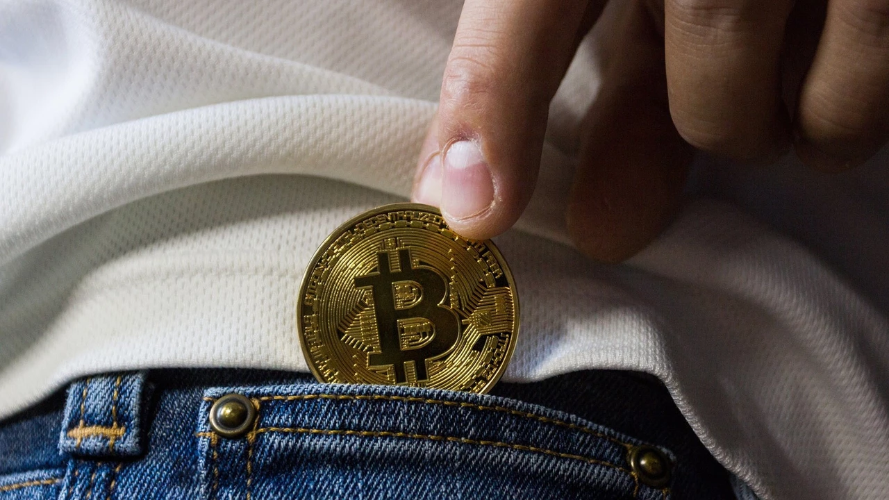 ¿Querés entrar a Bitcoin hoy que está "barato"?: lo que tenés que saber para ahorrar e invertir en criptomoneda