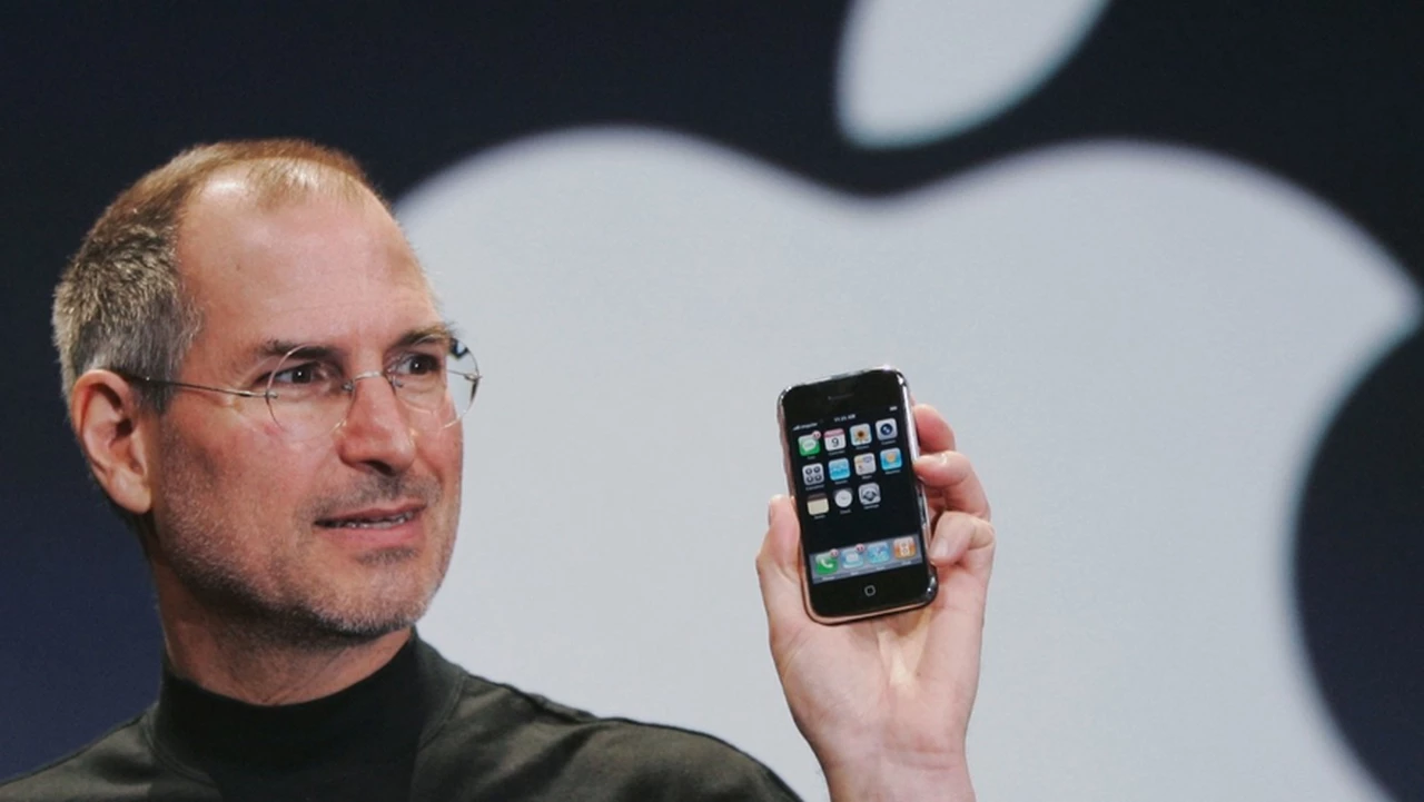 Un día como hoy Apple lanzó el primer iPhone y "reinventó el teléfono"