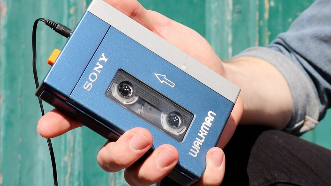 Un día como hoy Sony lanza el walkman, el primer formato de "música portable"