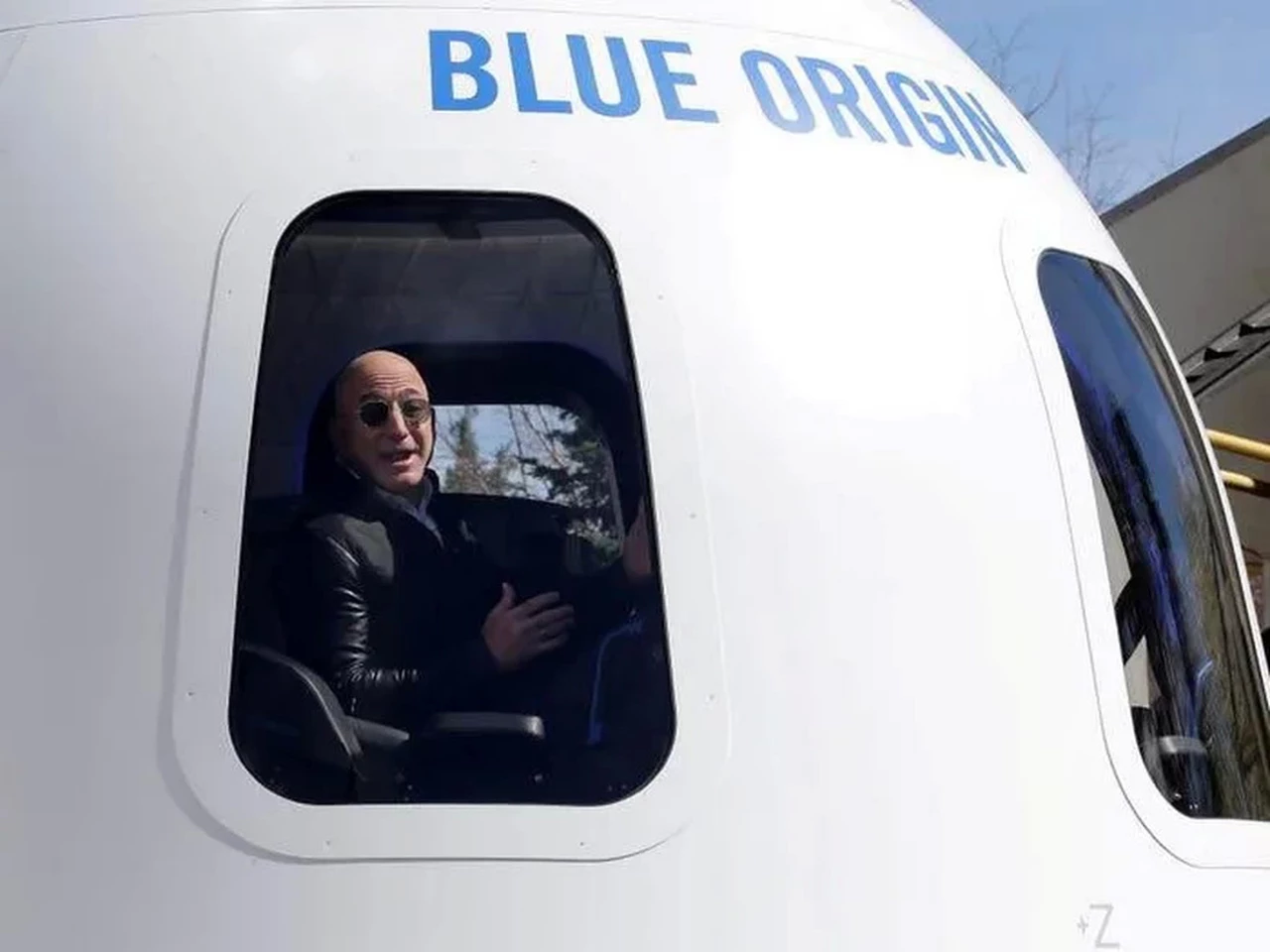 Jeff Bezos hacia el infinito y más allá: ¿quiénes lo acompañarán en su primer vuelo al espacio?