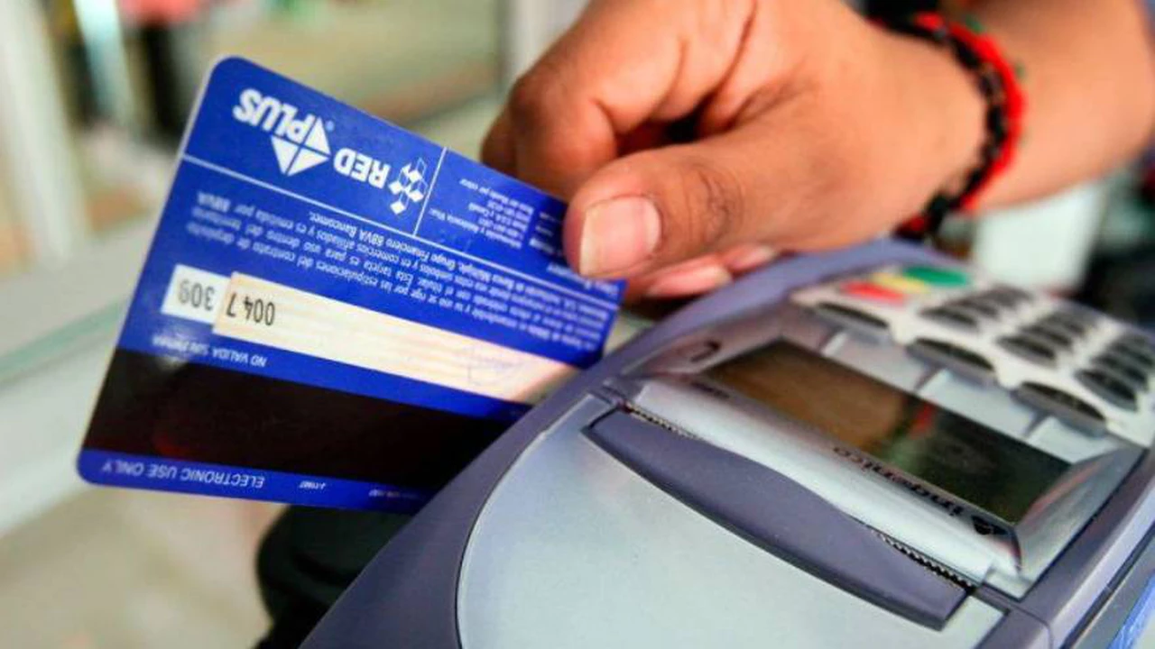 Estafa del "cero extra": cómo funciona este nuevo fraude con tarjetas que denunció un turista