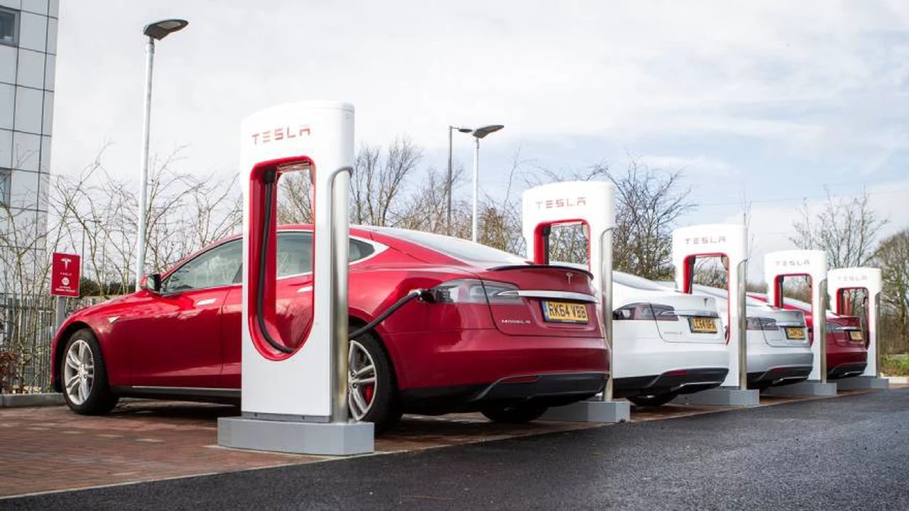 Tesla pone condiciones para que vehículos de otras marcas puedan "cargarse" en sus estaciones