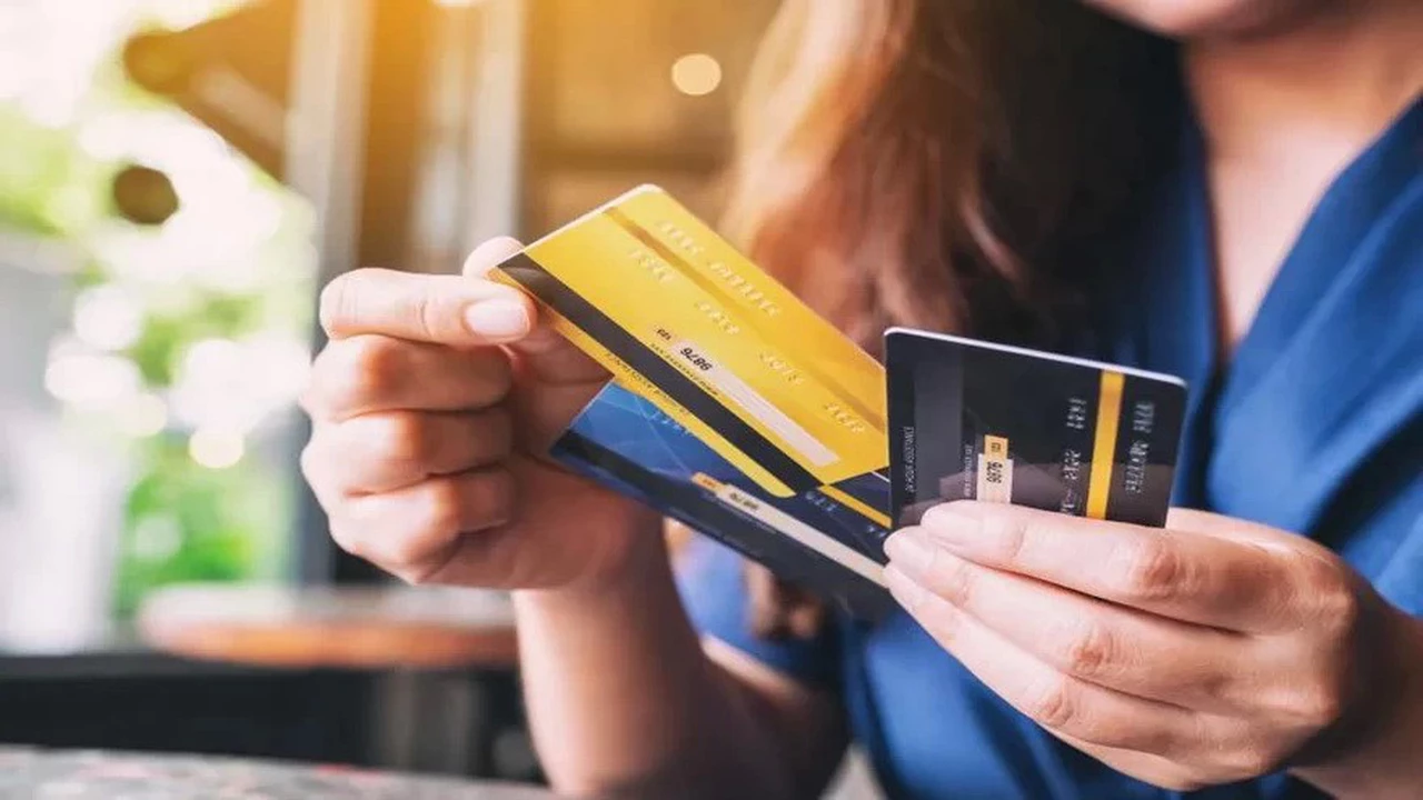Aumenta el costo para refinanciar los saldos con tarjetas de crédito: cuánto tendrás que pagar