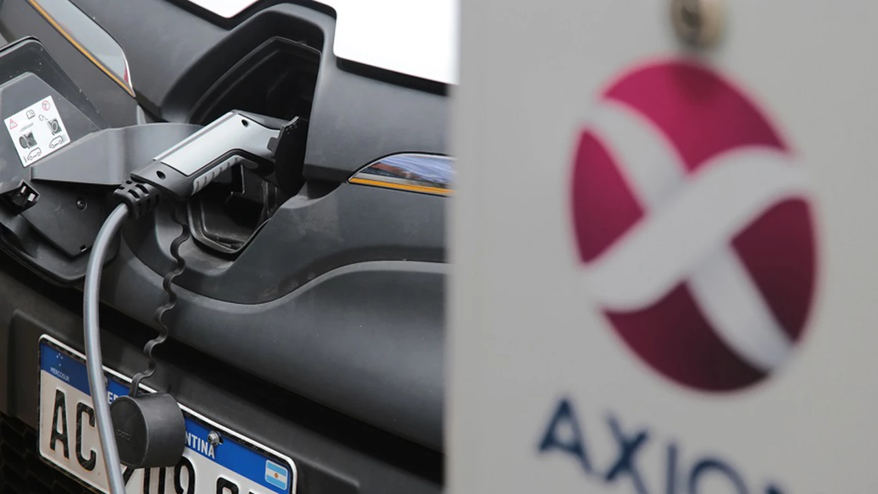 McDonald's, Audi, Nissan, Axion y más: el plan para que dejes de cargar nafta y enchufes tu auto