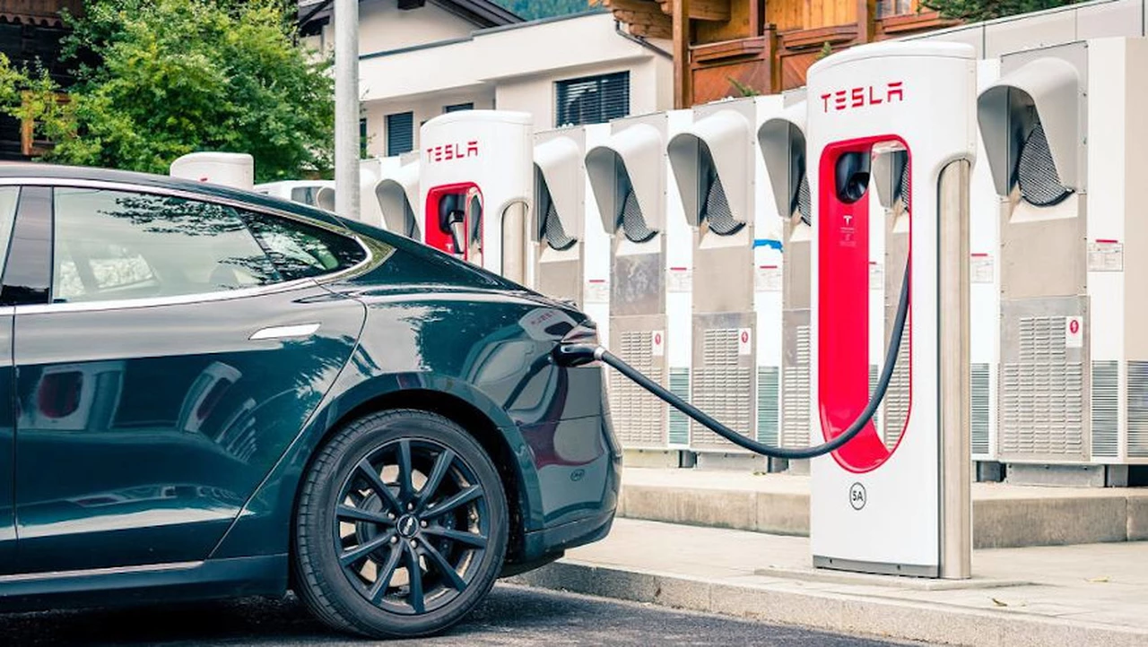 ¿Cuántos "supercargadores" para autos eléctricos ya instaló Tesla en el mundo?