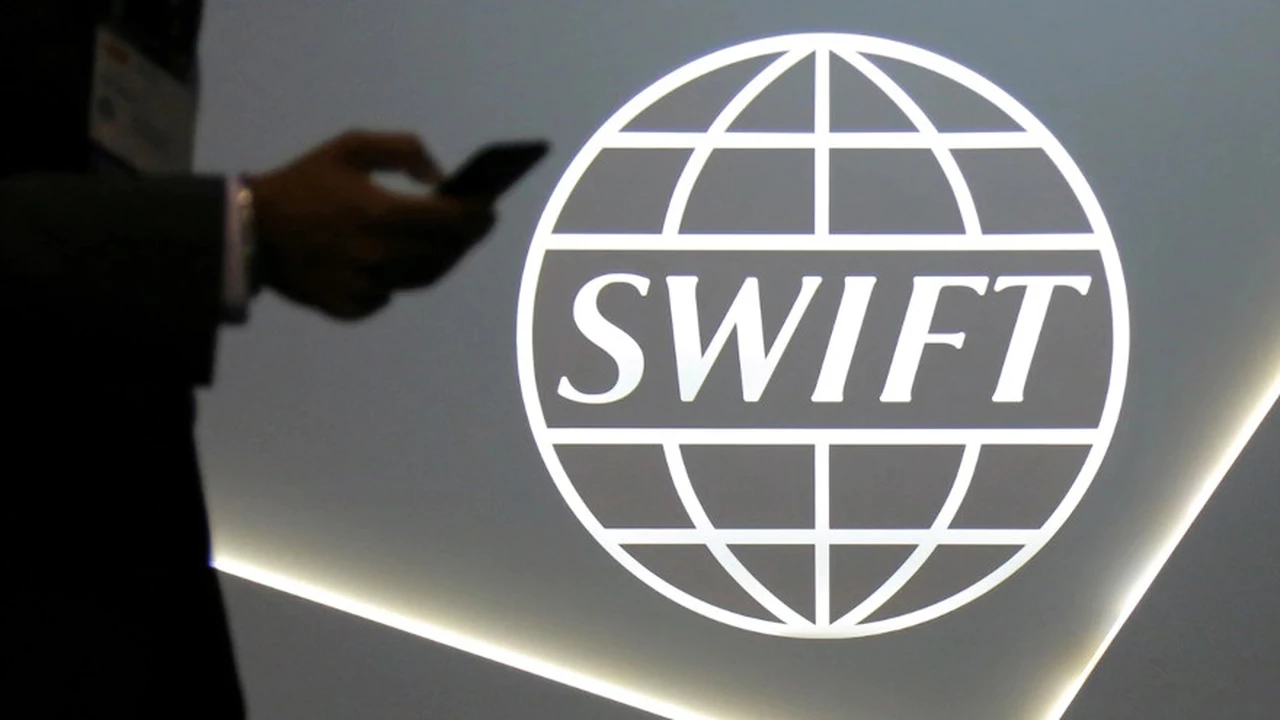 Comenzó la guerra económica: la UE y EEUU expulsan a bancos rusos del sistema SWIFT