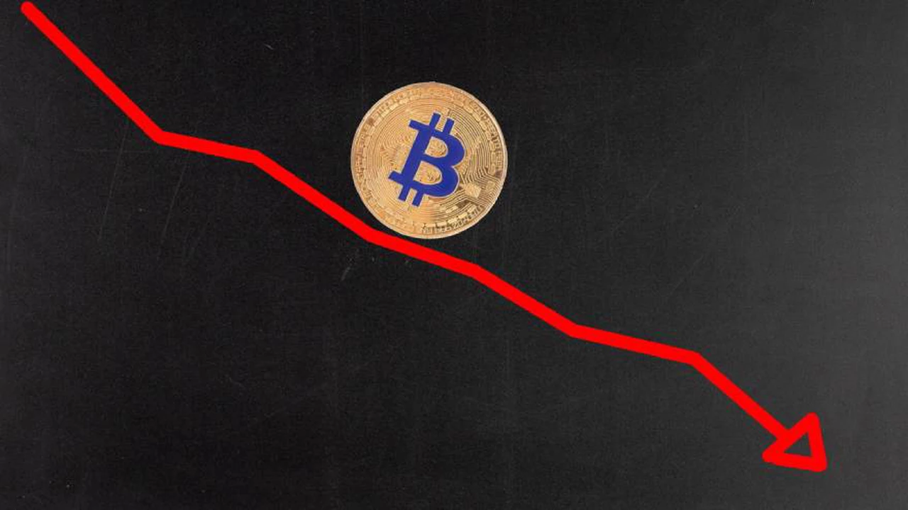 Derrumbe del Bitcoin y pánico de los usuarios: ¿por qué su caída hace bajar el valor de otras criptomonedas?