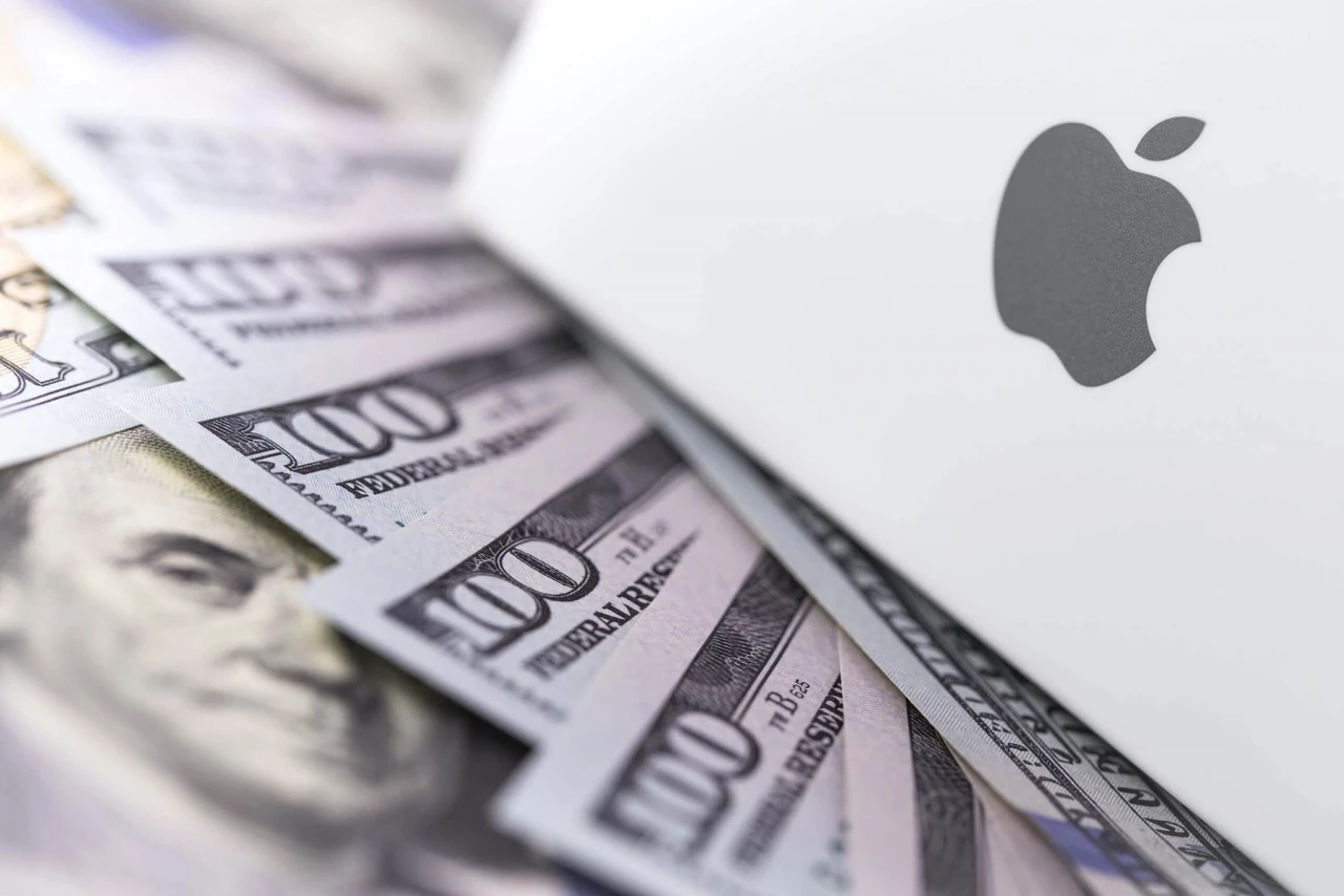 Con el nuevo récord del dólar blue, ¿conviene comprar productos Apple en Argentina o el exterior?