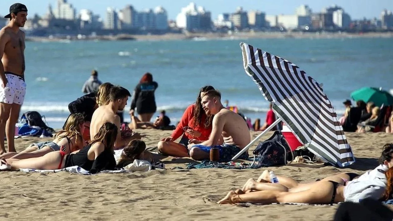 Fin de semana XXL: cuánto cuesta una "escapadita" en auto a la playa, Cataratas o Mendoza