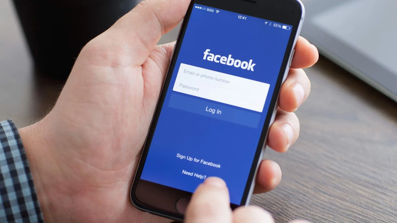 Demandan a Facebook por agotar "intencionalmente" la batería de los celulares: cómo realizaría esto