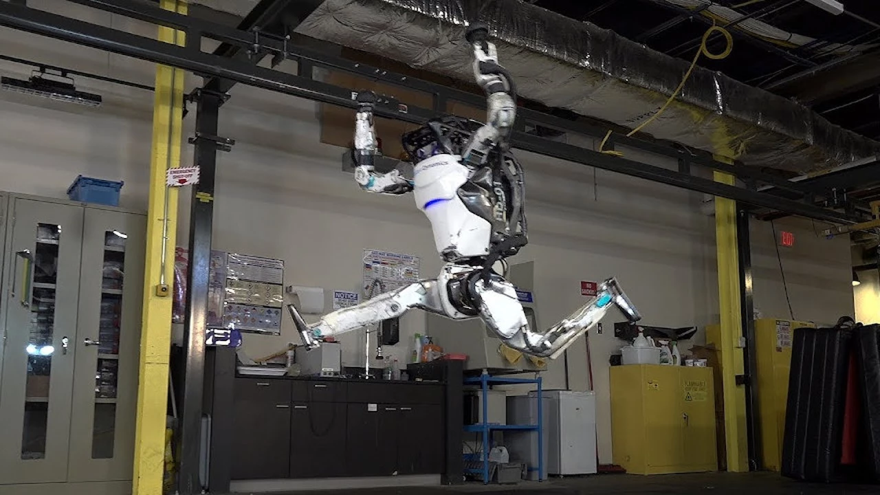 Un traspié no es caída: divertite con los "bloopers" del nuevo robot de Boston Dynamics