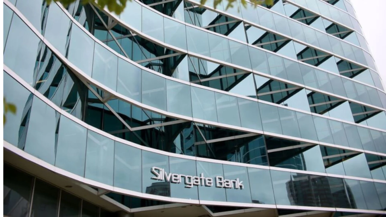 ¿Un nuevo FTX? cuánto se desplomaron las acciones de Silvergate Bank y qué ocurre con el banco cripto