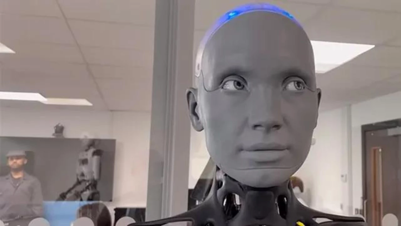Crece la polémica sobre la inteligencia artificial: un robot opina si se revelaría contra su creador: