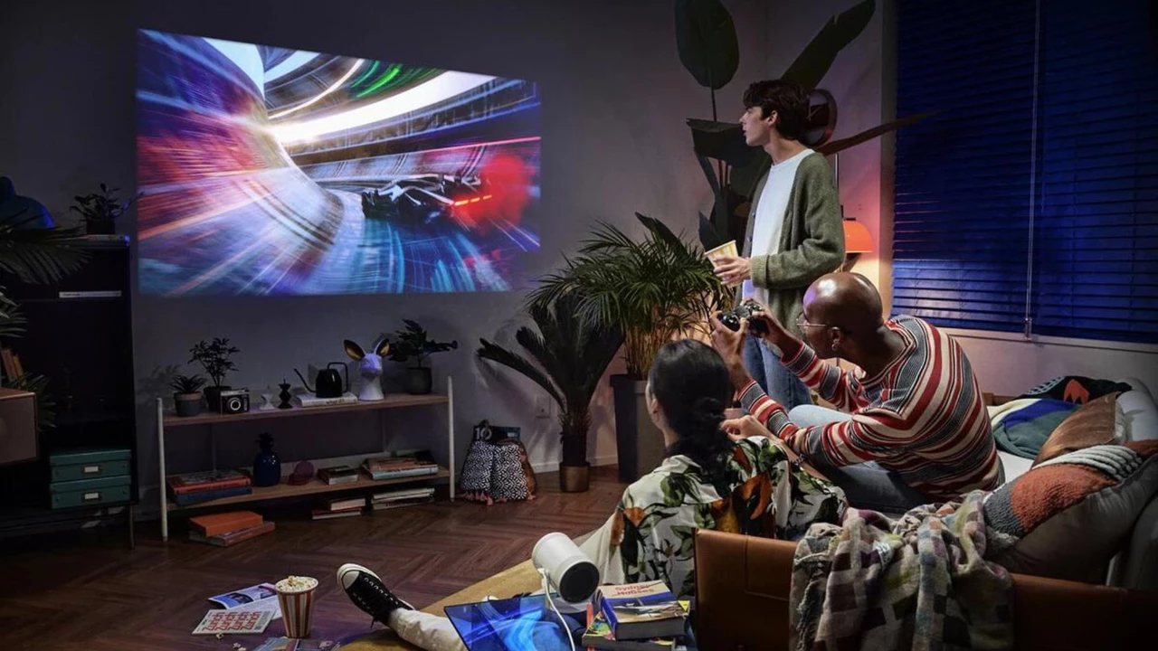 The FreeStyle 2da Gen: el mejor proyector portátil de Samsung permite ahora también jugar videojuegos