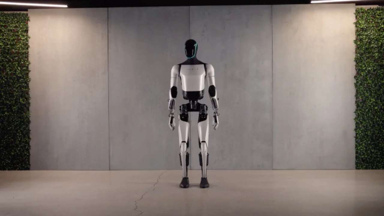 Elon Musk mostró su nuevo robot humanoide: se llama Optimus Gen 2 y estos son sus diferenciales
